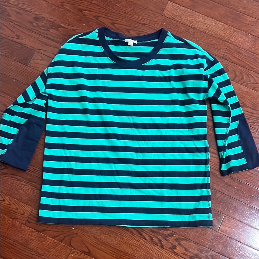 Women’s GAP barely worn navy and green striped quarter sleeve shirt